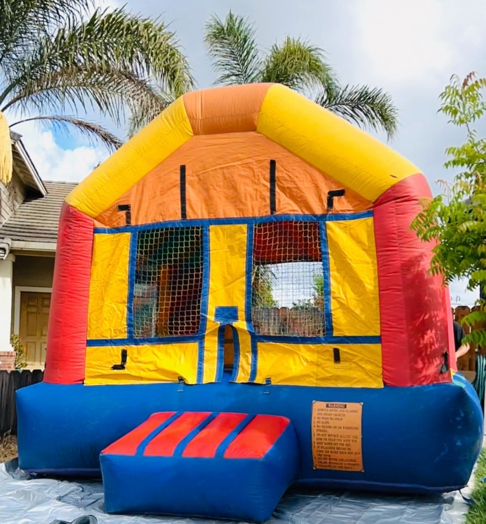 #14 Flat Top Bounce House